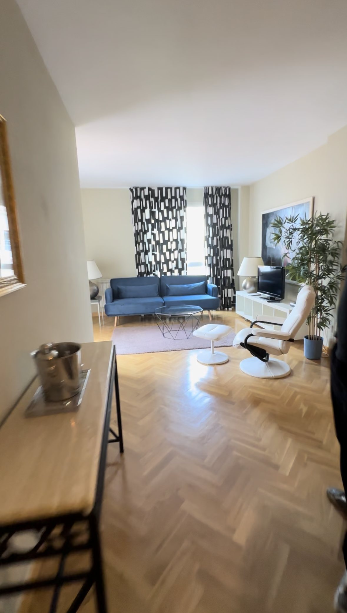 Living room before renovation